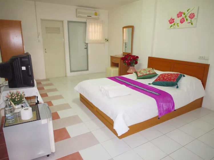 ห้องมาตรฐานพร้อมเครื่องปรับอากาศ 1 เตียงคู่
