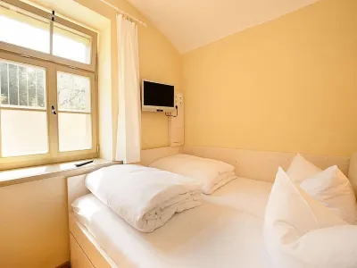 FeWo Leibnizallee Hotels in 