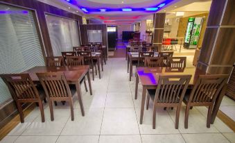 Airport Landing Hotel - Housity