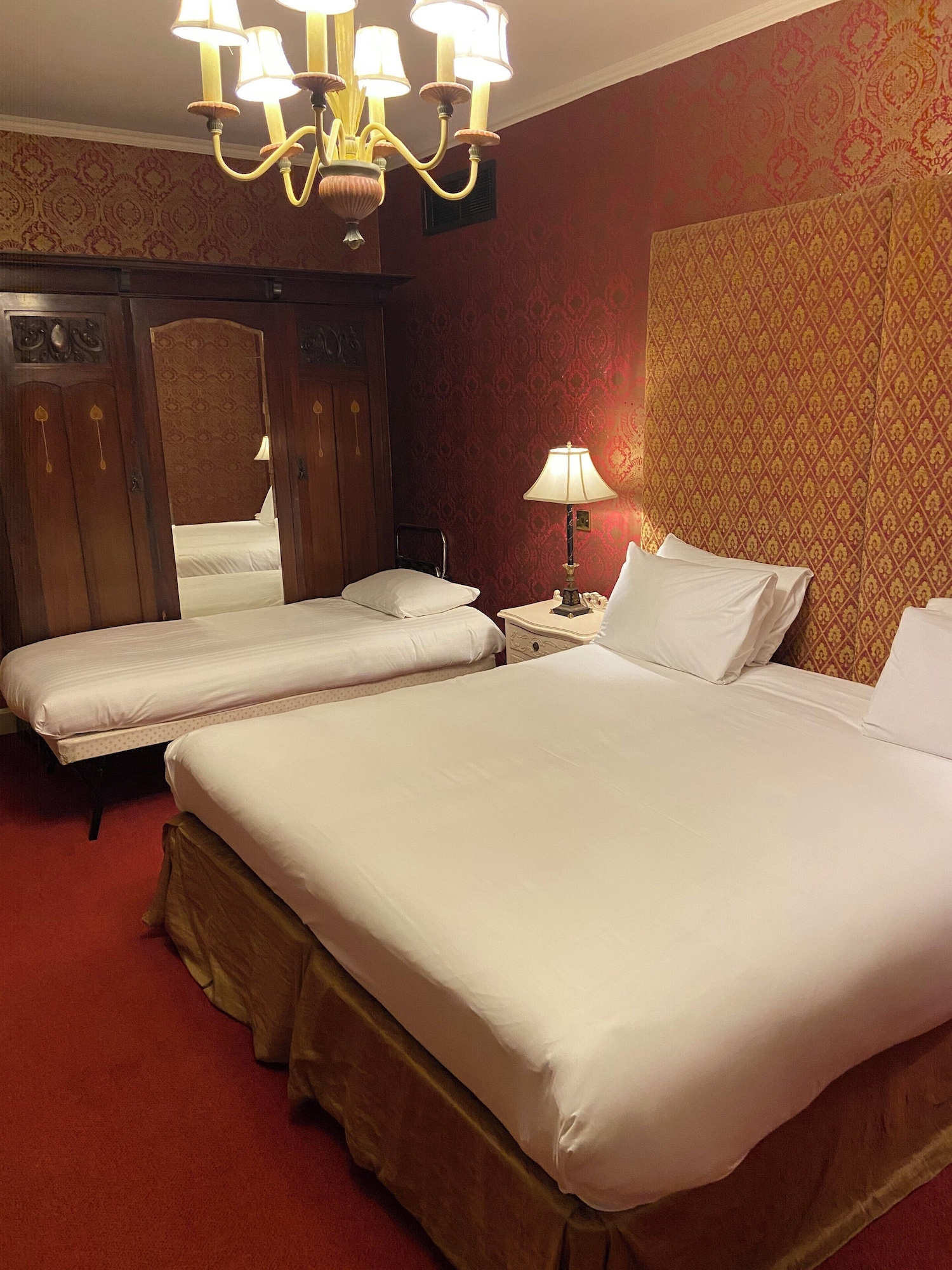 家庭房， 1 张双人床或 2 张单人床