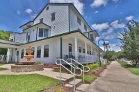The Cypress Inn Bed & Breakfast