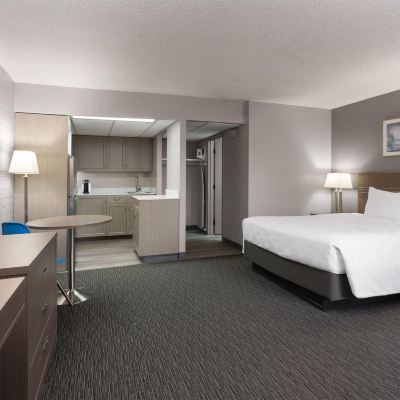 1 Queen Bed, Deluxe Room, Full Kitchen, Ground Floor, Non-Smoking Stanford Inn & Suites Promo Code