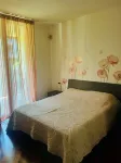 Close to downtown Como, free parking. Convenient for Switzerland.