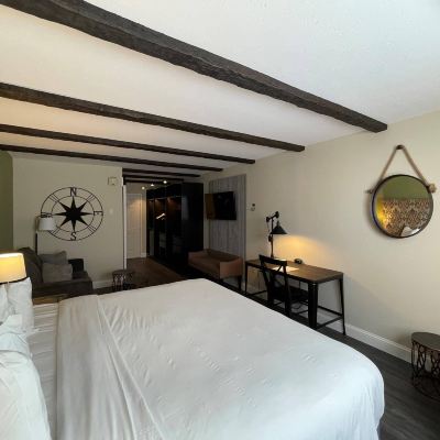 Business King Room - Non-Smoking The Century House, Ascend Hotel Collection Promo Code