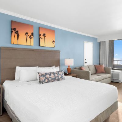Deluxe King Room-Oceanfront Ocean Reef Resort Promo Code