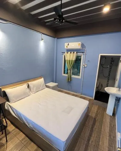 ห้องเตียงใหญ่พร้อมห้องน้ำส่วนตัว