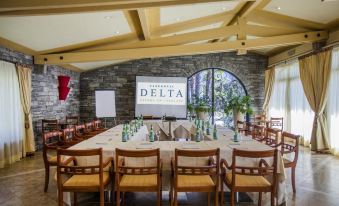 Villa Delta Suites House