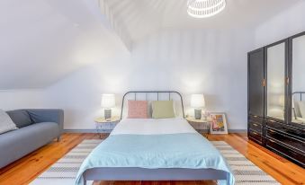 Bright & Spacious Alfama Typical Apartment, by TimeCooler