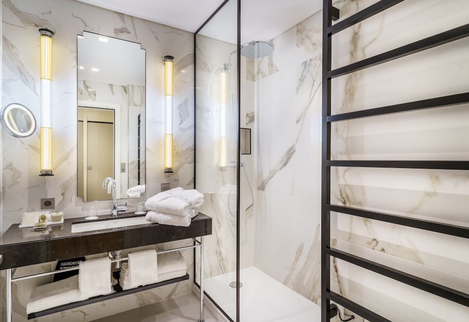 Fraser Suites le Claridge Champs-ElyséesPremier Suite