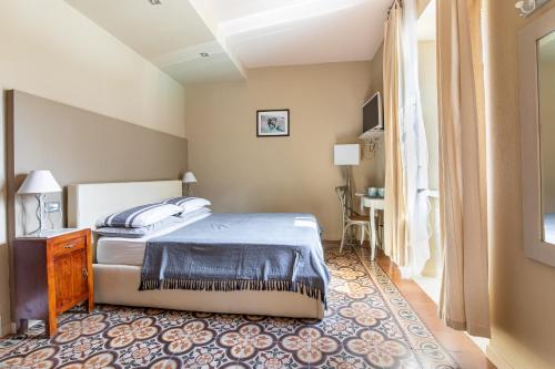 带山景的双人间