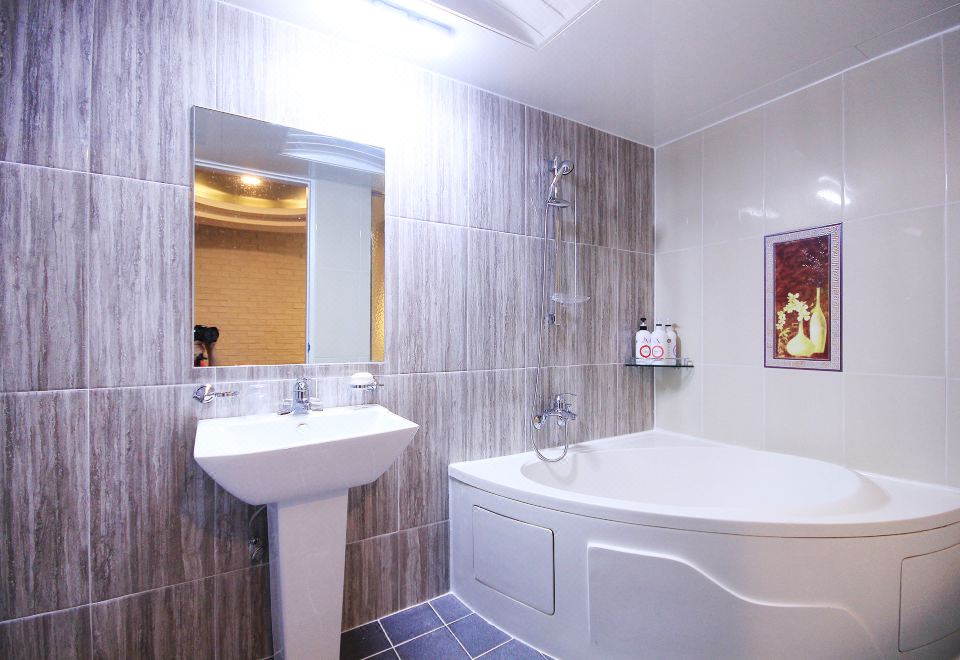 豪华间 - 带浴缸