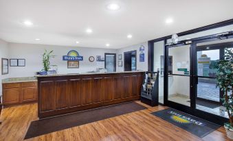 Days Inn by Wyndham Savannah - Housity