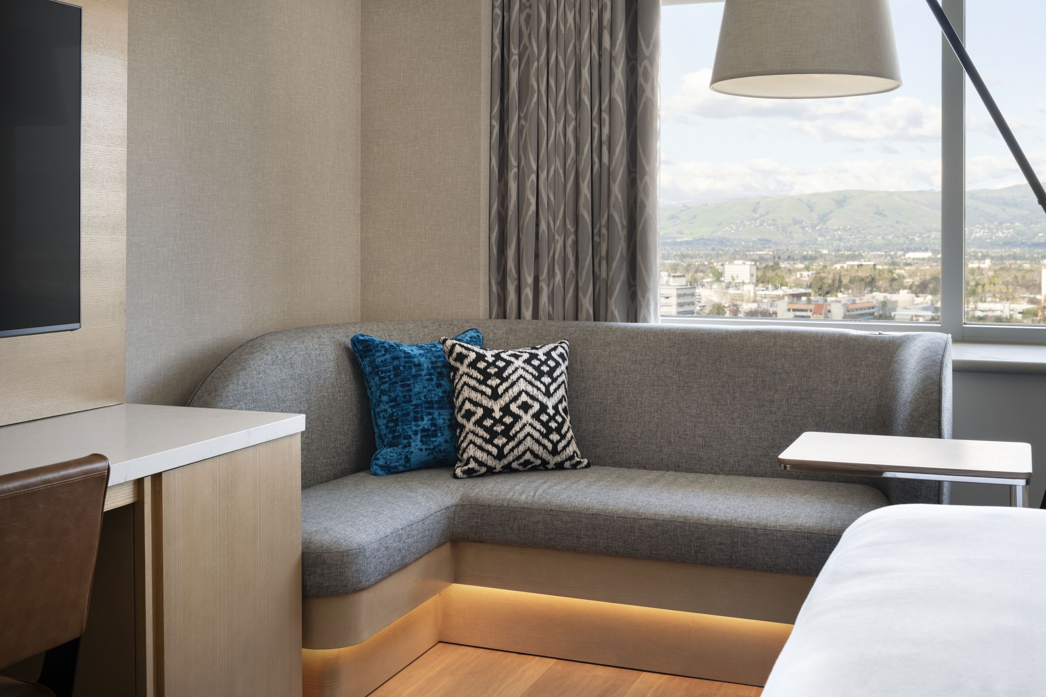 客房, 1 张特大床, 城市景观, 可使用 M 俱乐部酒廊