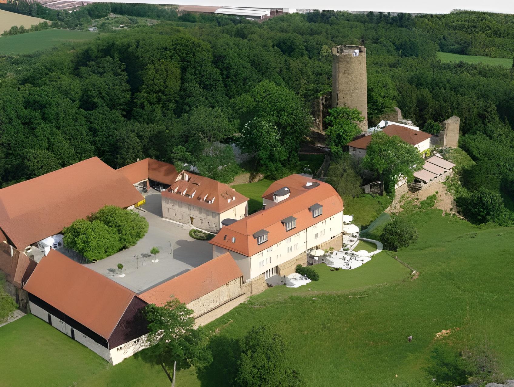 Burghotel Staufeneck带庭院景观的经典单人间