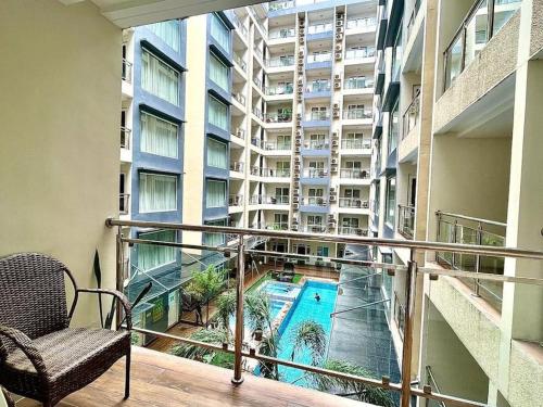 享有游泳池景致的一室公寓