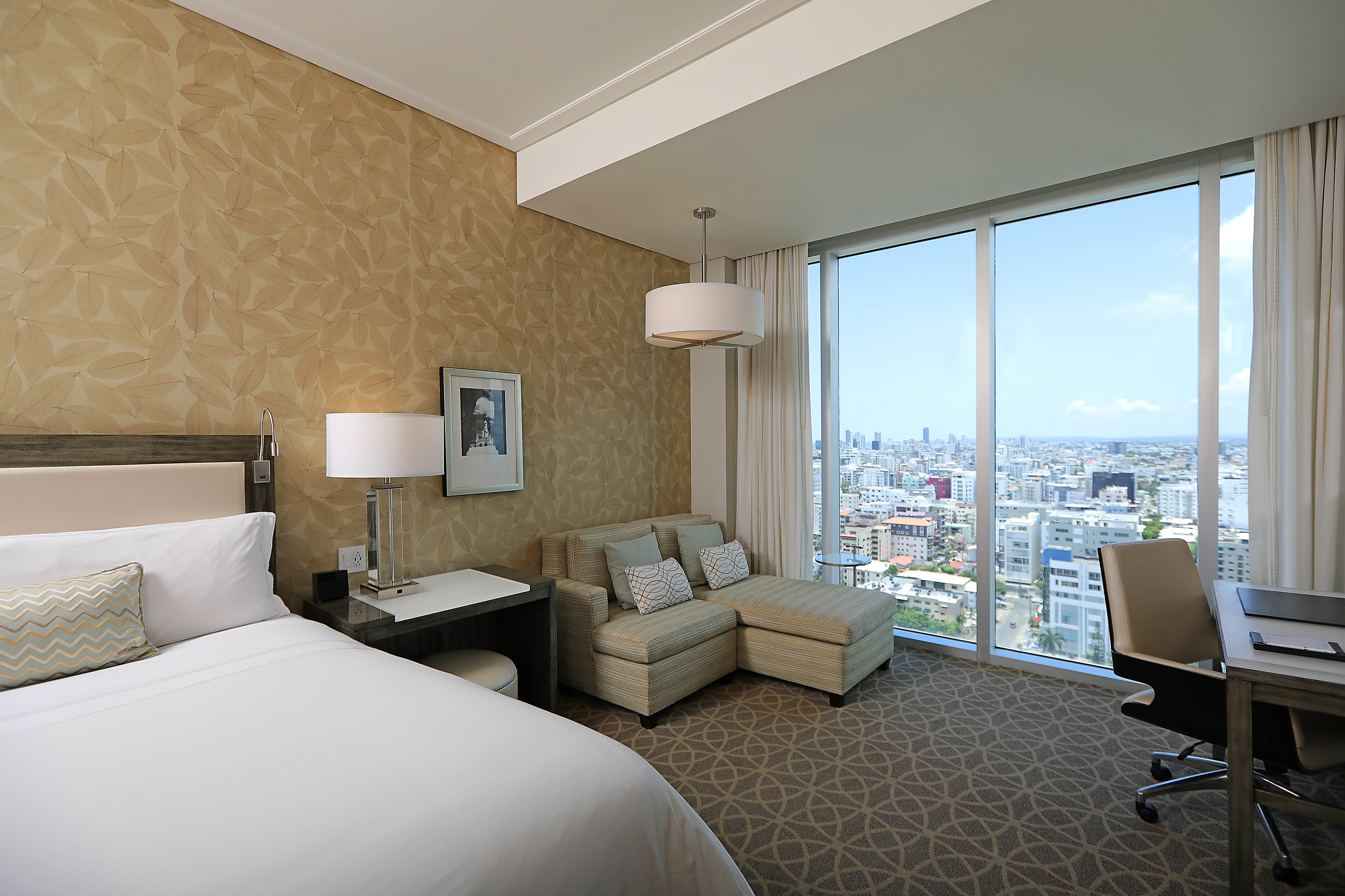 1张特大床 俱乐部级 顶层 城市景观