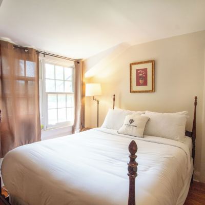 Premium Queen-1 Queen Hochelaga Inn Promo Code