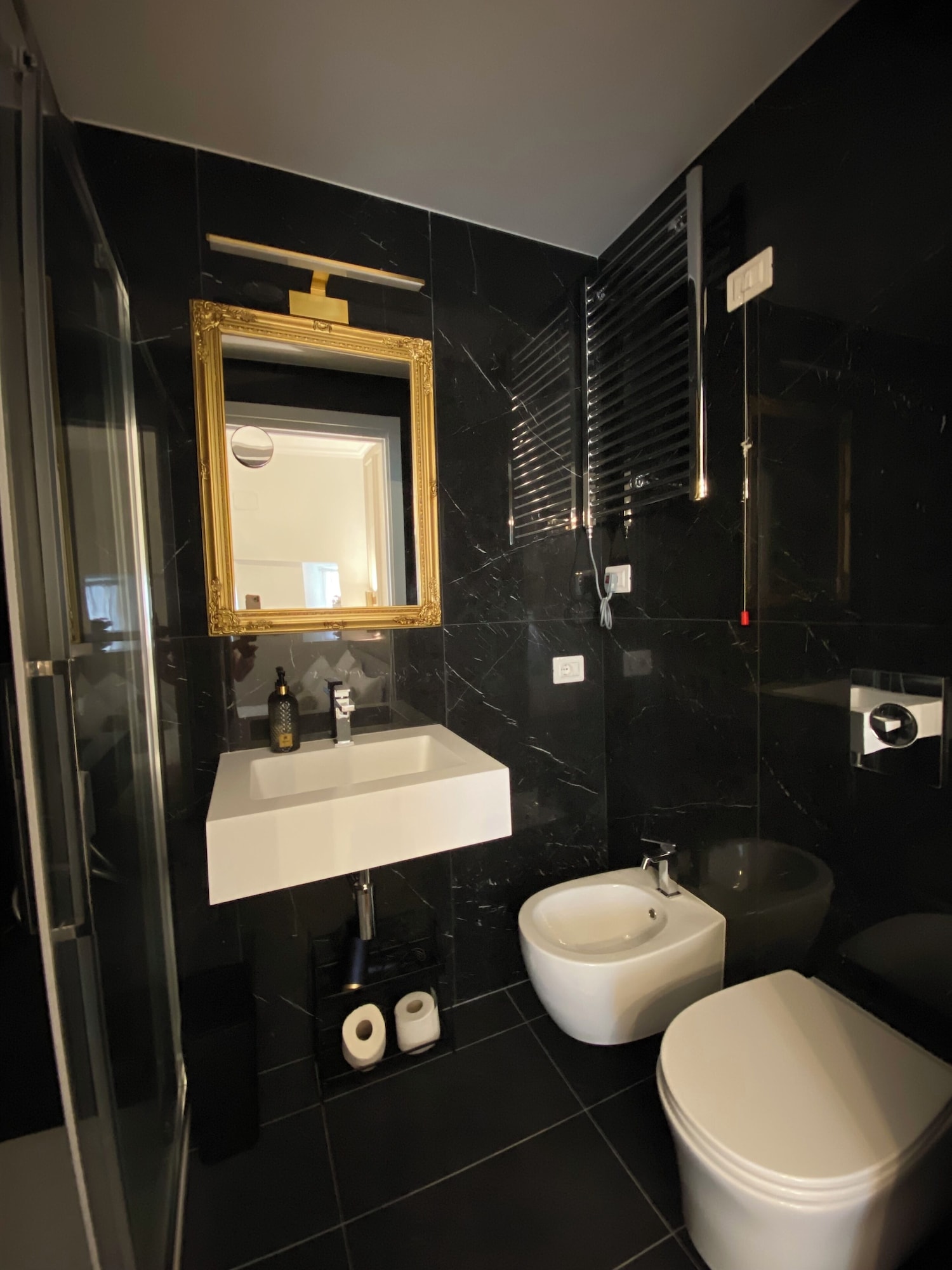 经典客房， 1 张特大床， 无烟房， 独立浴室