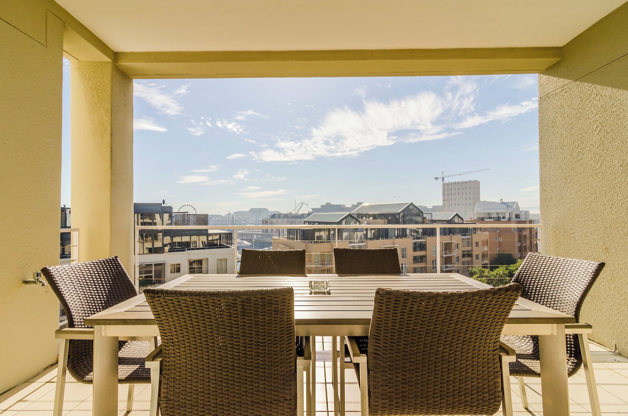 Mountain Marina Luxury Apartments三床房高级2