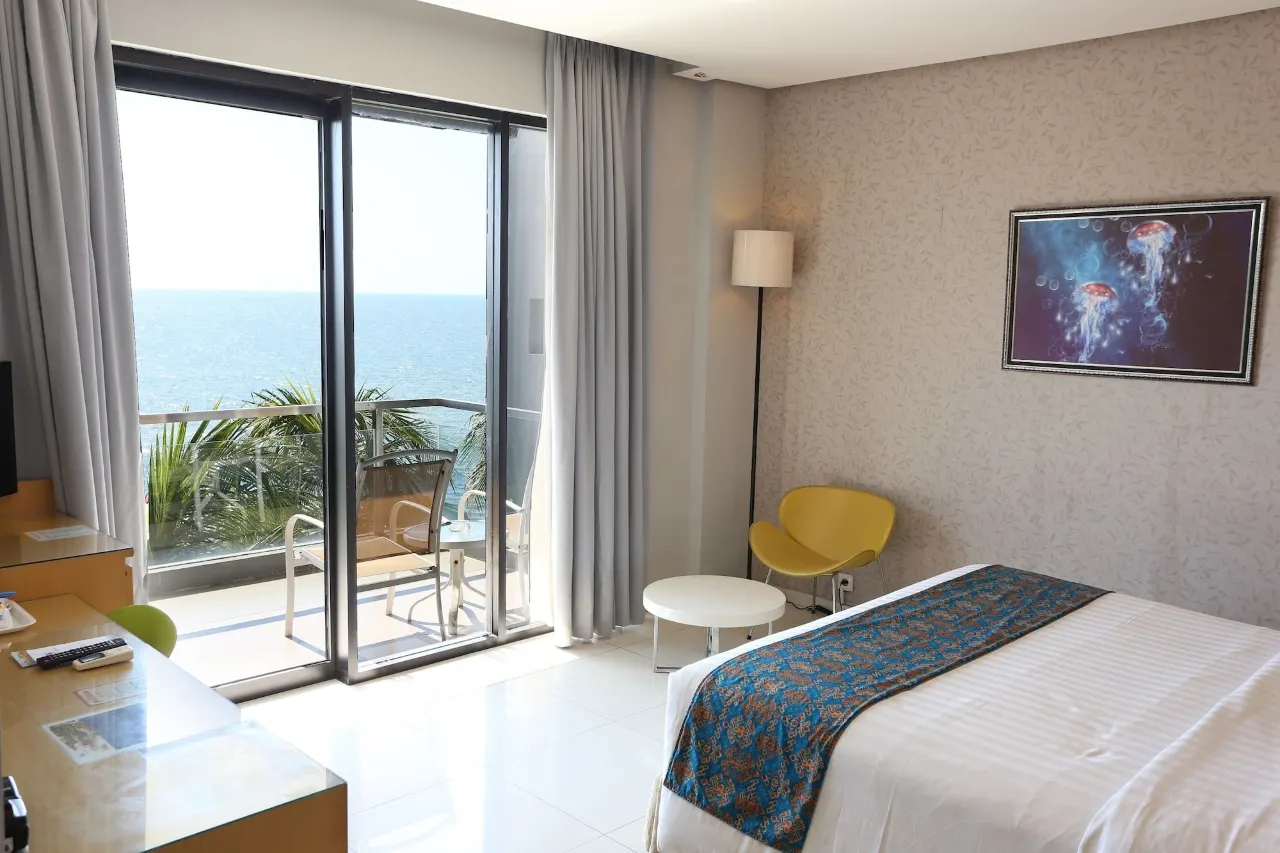 Kamar Tidur Nyaman Tanjung Kodok Beach Resort