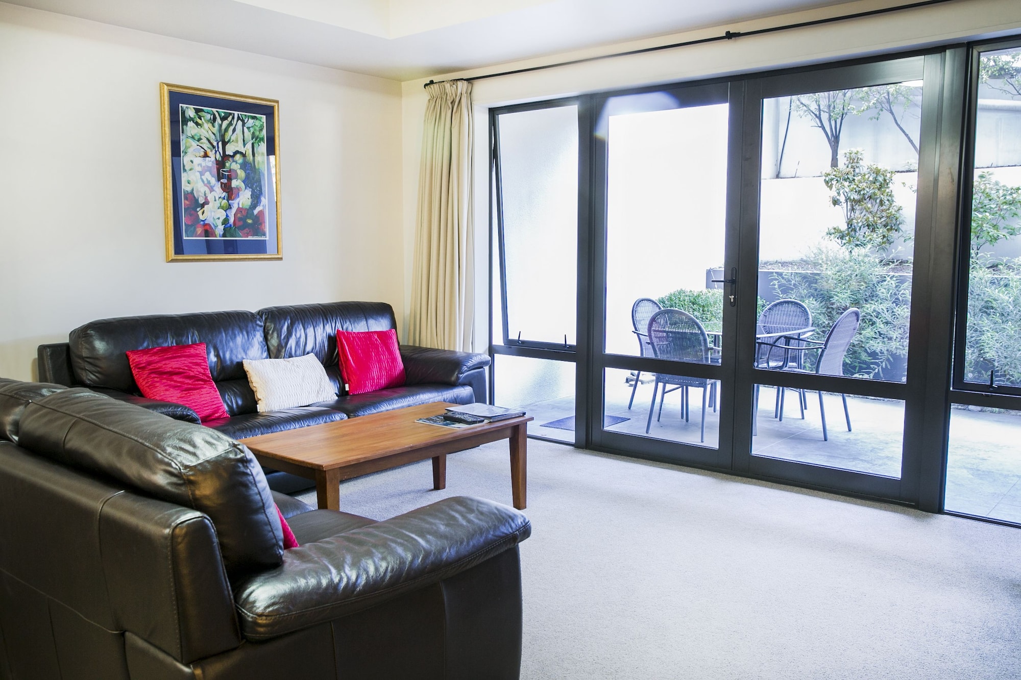 两卧室公寓-路边