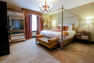 The Detroit Club Hotel a 