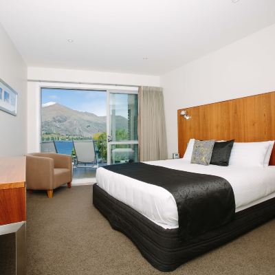 Deluxe Two Bedrooms Apartment Lakeside Apartments Promo Code