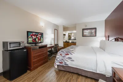 Red Roof Inn & Suites Calhoun Hotels in 