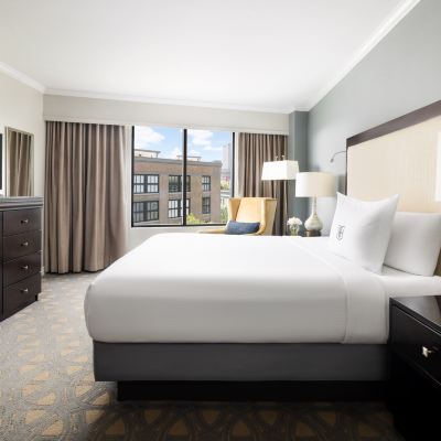 Deluxe King Room ADA Omni Riverfront New Orleans Promo Code
