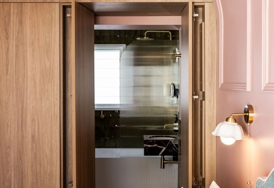 Medusa Hotel SydneyDeluxe Queen Room