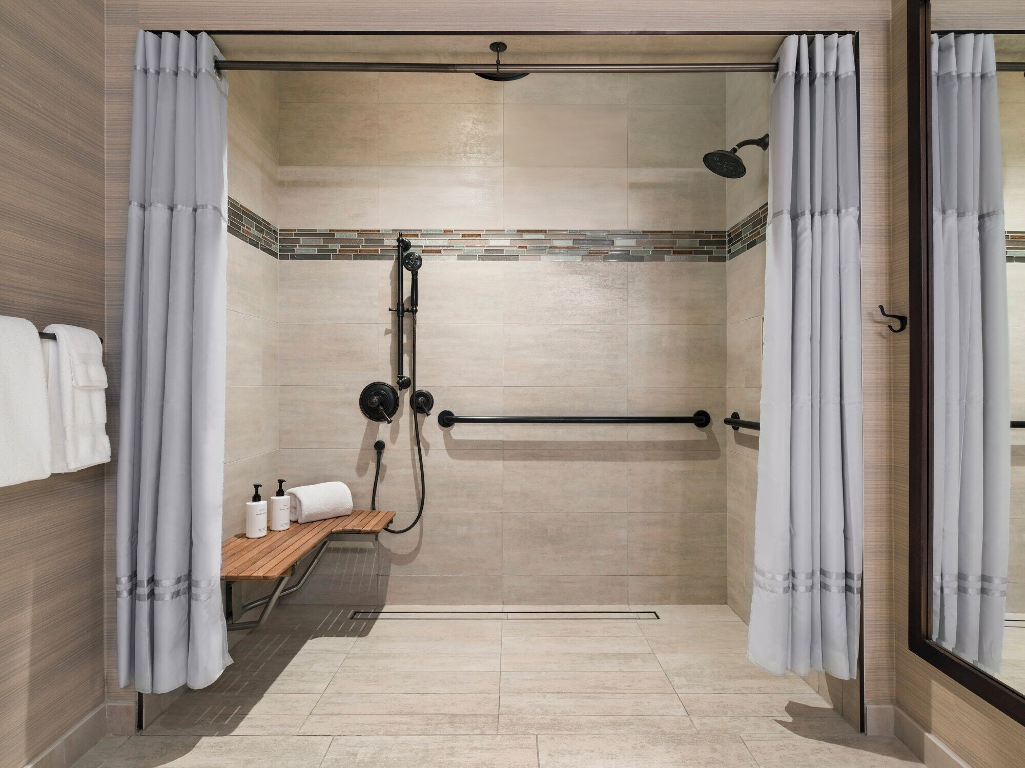 藤花无障碍特大床房