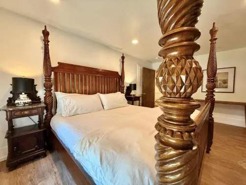 The Hotel Henry