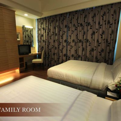 Bilik Keluarga Kupon Crown Garden Hotel