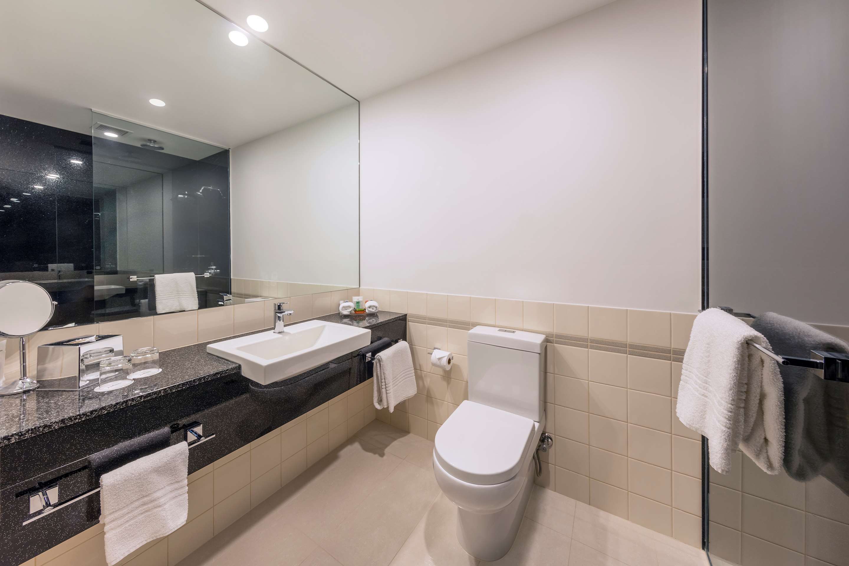 园景豪华特大床房