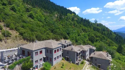 Rouista Tzoumerka Resort Отели в г. 