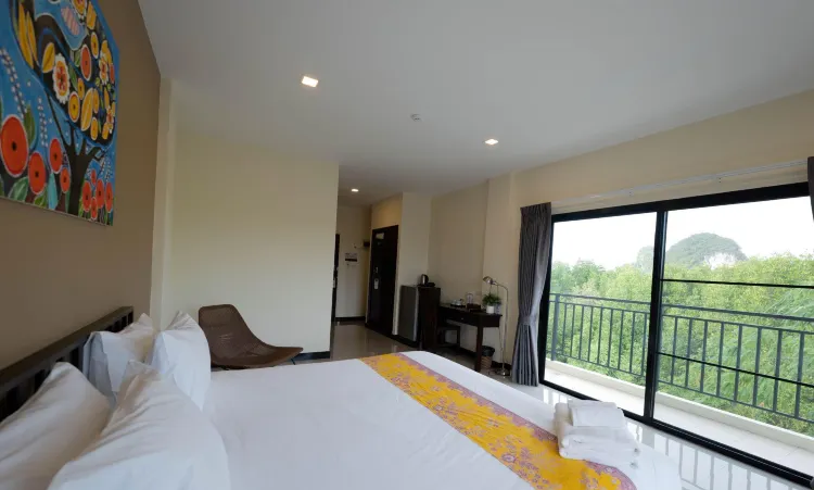 ห้องคิงไซส์เตียงควีนพร้อมวิวป่า