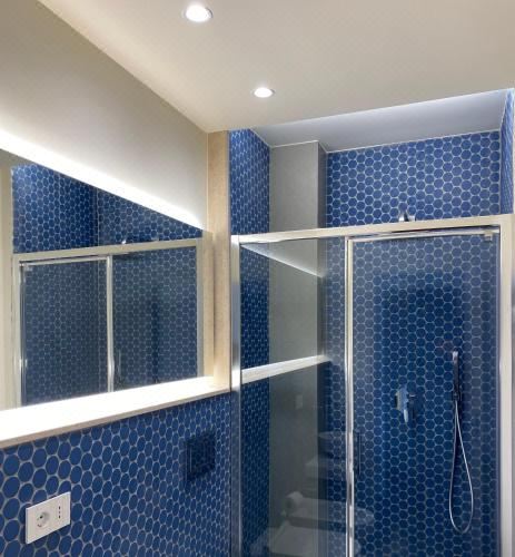 带阳台和海景的豪华双人房