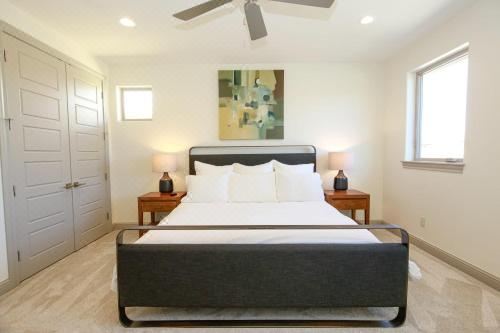 Contemporary, Luxury Retreat on Lake LBJ with Heated Pool Apartment