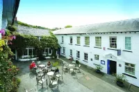 Feathers Hotel, Bar and Restaurant Hotels in 