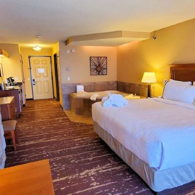 1 King Bed Suite with Lake Front and Balcony Whirlpool Fireplace Shower-Non Smoking