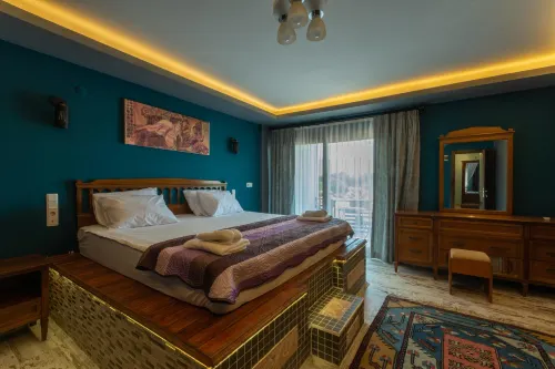 Rebetika Hotel & Bistro