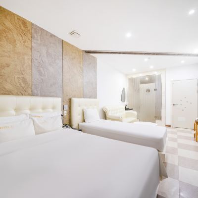 Twin-King Size + Single Jeonju Sinsigaji Hotel U 쿠폰
