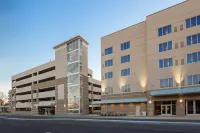 DoubleTree by Hilton Evansville Отели в г. 