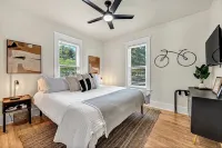 .2 mi to Downtown Rogers, Heated pool on Bike Trail, King Bed, Fire table