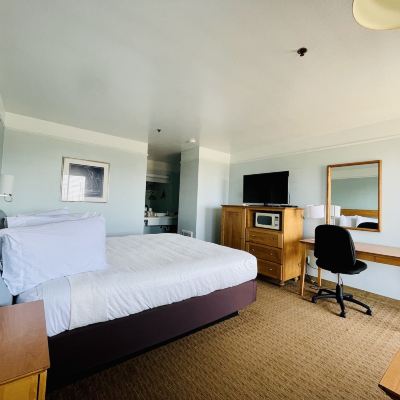 Room, 1 Queen Bed, Non Smoking, Refrigerator & Microwave Seabird Lodge Promo Code