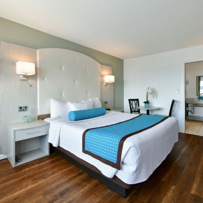 Superior King Room with Private Bathroom The Freeport Inn and Marina Promo Code