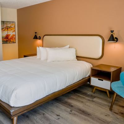 Premium Room, 1 King Bed, Patio, Pool View, Accessible Golden Host Resort Sarasota Promo Code