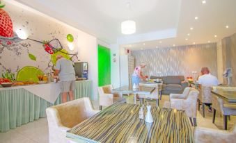 Hotel Emilia - Housity