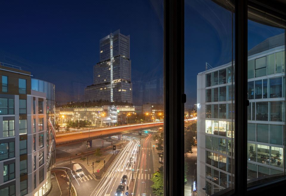 大床套房（帶單人梳化床）