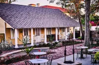 The Collector Inn & Gardens